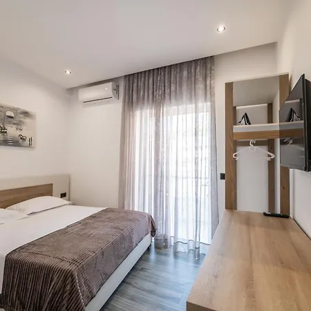 Eden Suites&apartments *